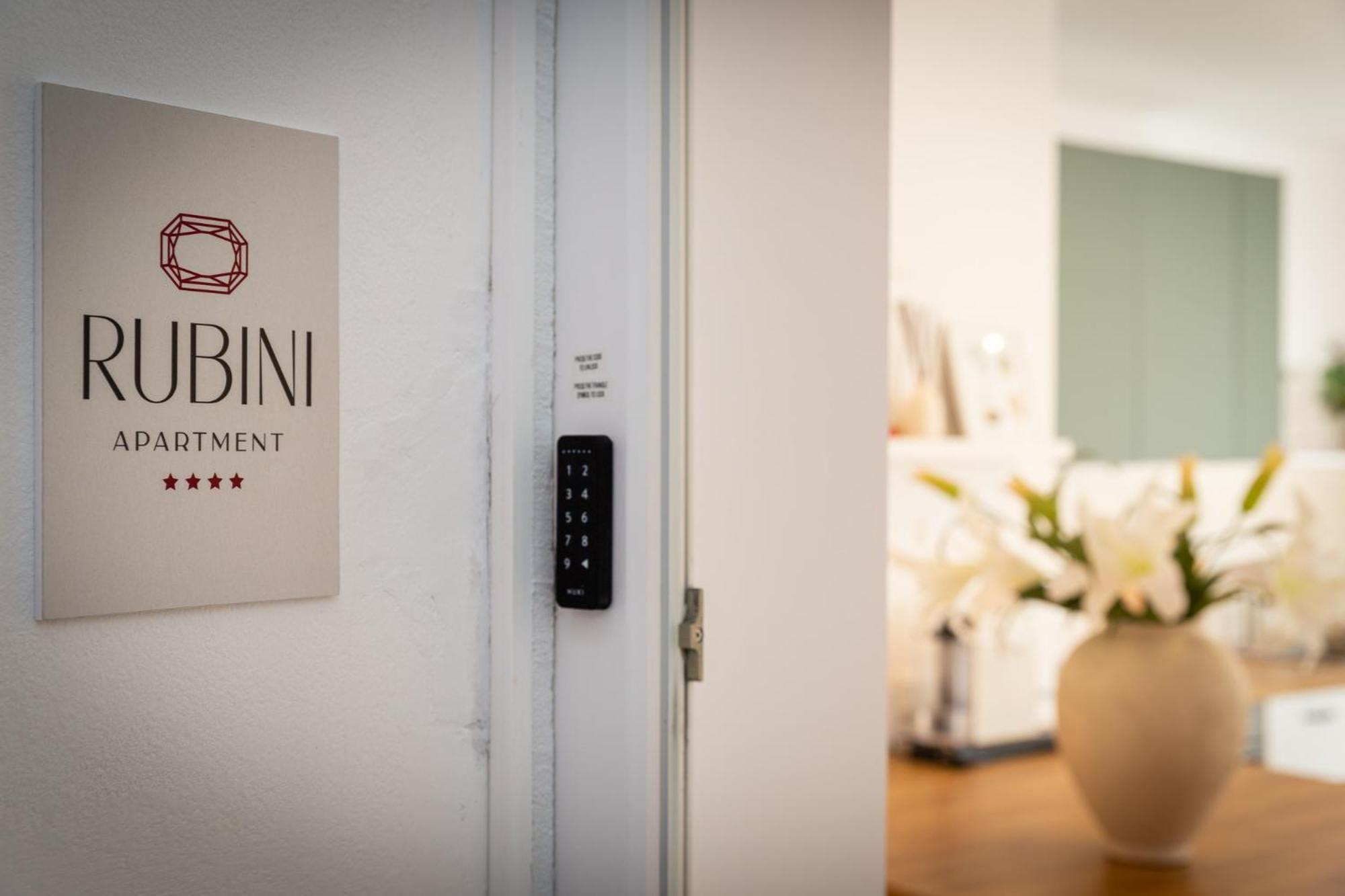 Rubini - Modern In The Heart Of Old Apartman *